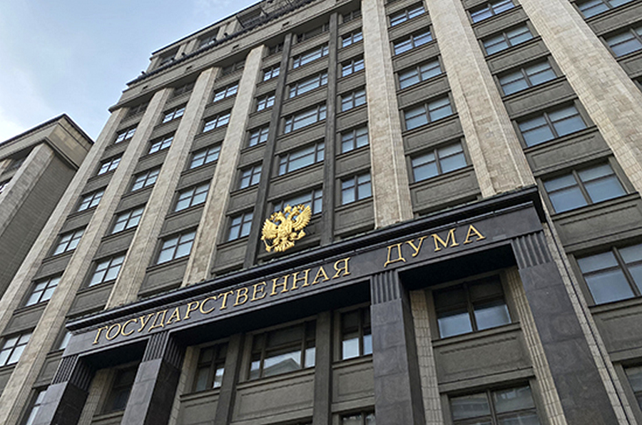 Дума приняла поправки о наказании за фейки, дискредитацию ВС РФ и призывы к санкциям