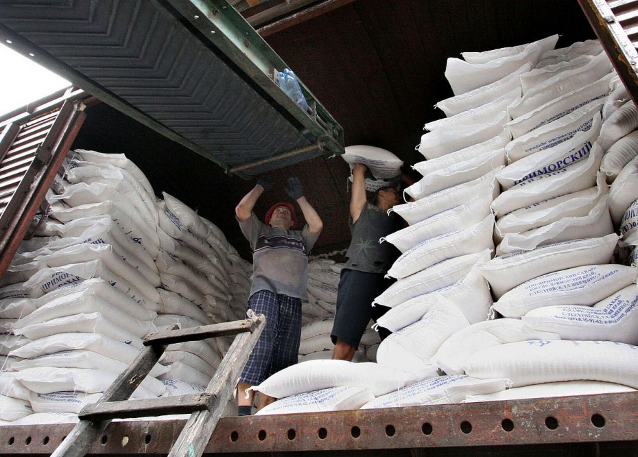 Чтобы покрыть ажиотажный спрос в Приморье доставят более 500 тонн сахара