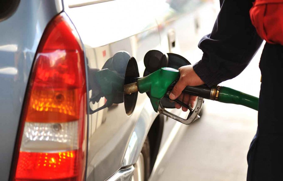 Временное снижение цен на бензин ожидается в России