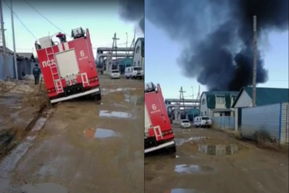 Пожарная машина застряла на улице Чехова в Якутске возле горящего гаража