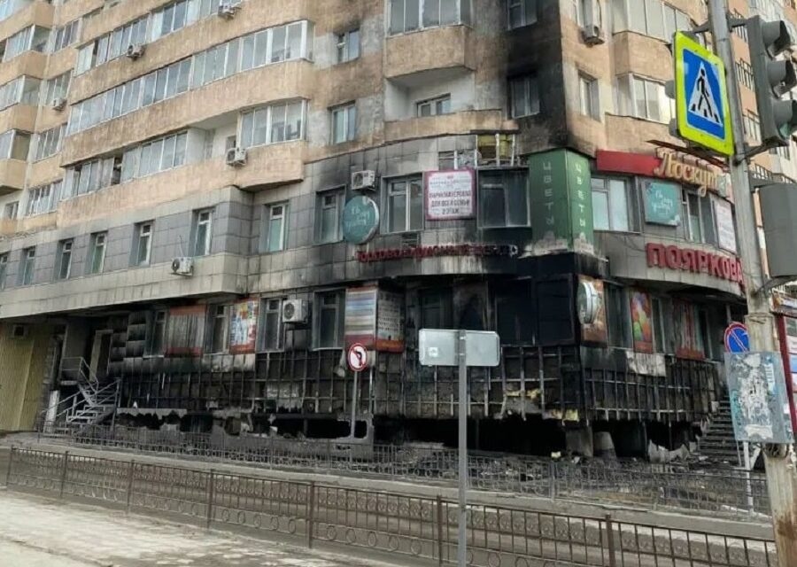 Обошлось без жертв: Ночью произошло возгорание утеплителя фасада многоквартирного дома на улице Пояркова