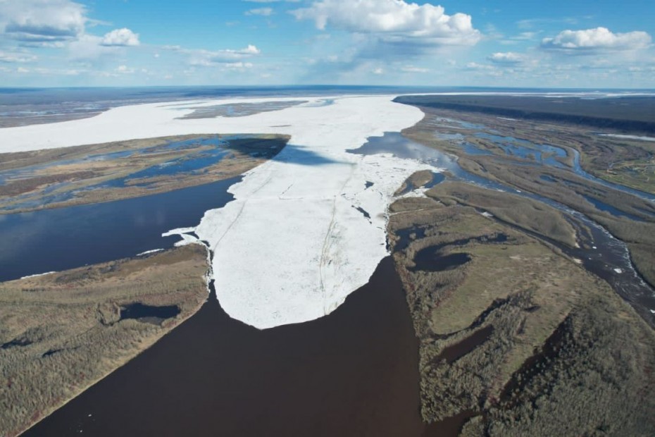 На пяти реках Якутии продолжается ледоход