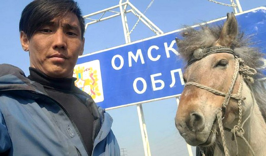 Дугуйдан Винокуров добрался с лошадьми до Омской области