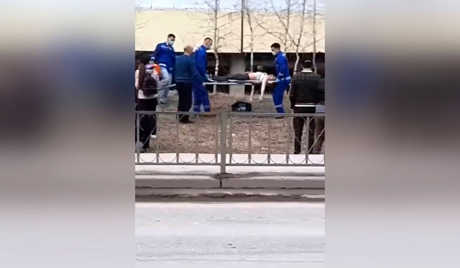 Устанавливаются обстоятельства падения женщины из окна пятиэтажного дома в Якутске