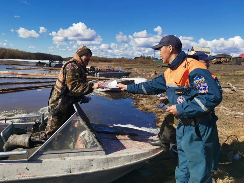 Жителям сел и деревень в Якутии пострадавшим от паводка оказывается помощь