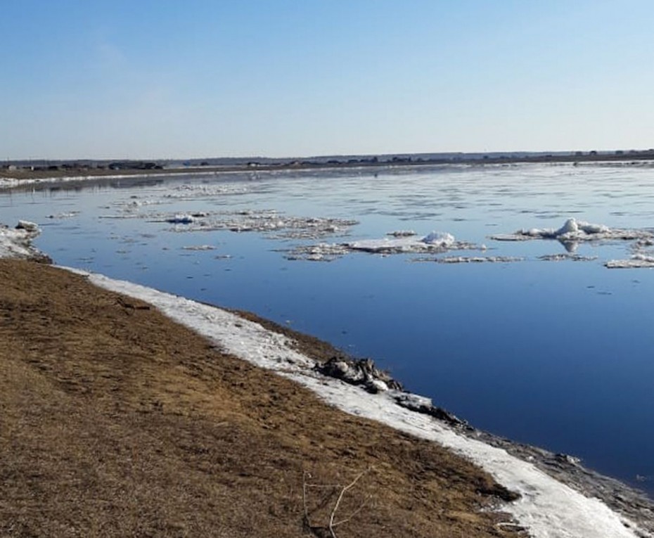 15 дворовых территорий подтоплено в Намском районе Якутии