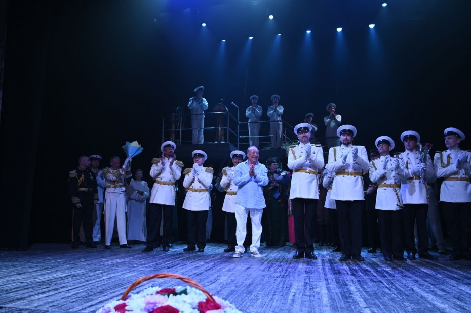 Более 3,5 тысяч зрителей посмотрели спектакли Приморского театра Горького в Якутске