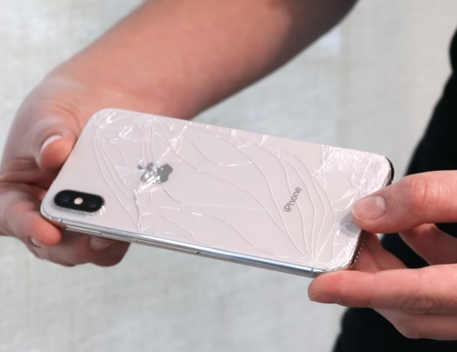 Сломаное «Яблоко»: В сервисных центрах сообщили о дефиците запчастей для iPhone