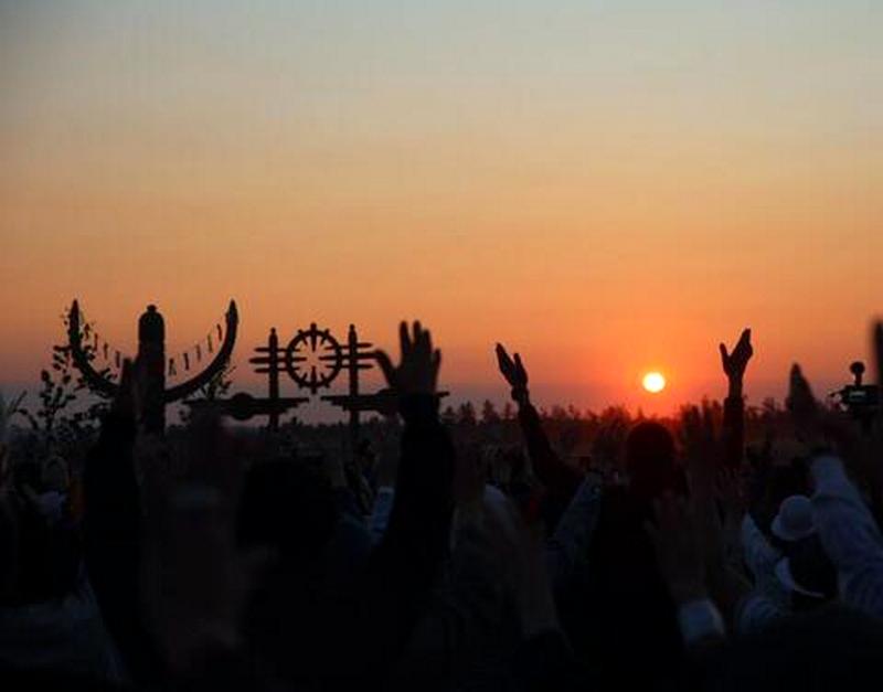 Гости национального праздника Ысыах приняли участие в обряде встречи солнца