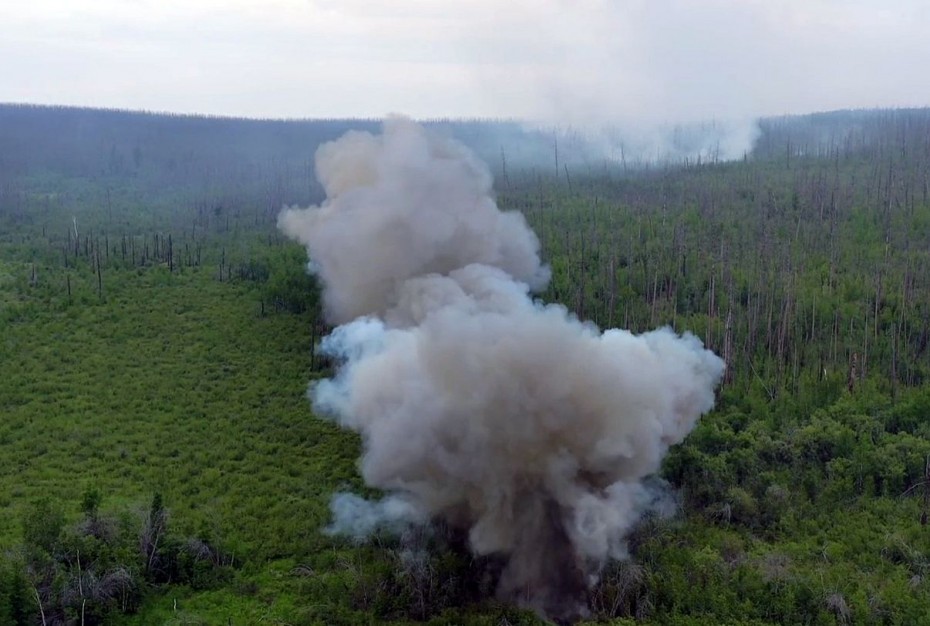 Высокая грозовая активность, провоцирующая лесные пожары, наблюдается в Якутии и в Чукотском АО