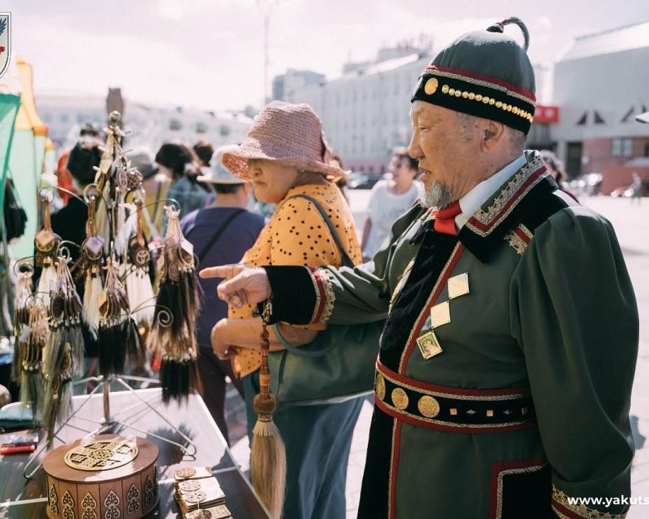 Ярмарка национальной одежды и аксессуаров к ысыаху проводится в Якутске