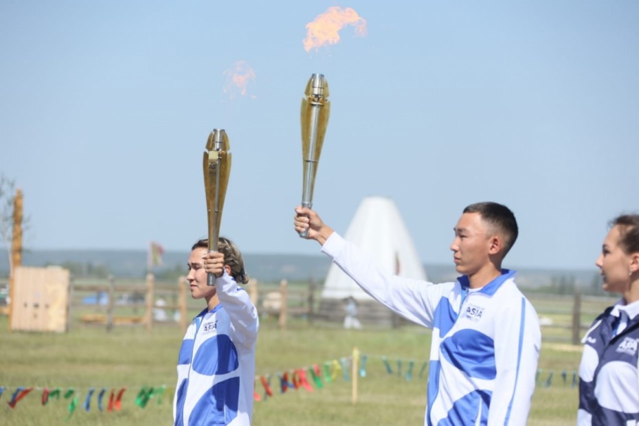 На «Ысыахе Туймаады» состоялась церемония передачи огня VII международных игр «Дети Азии»