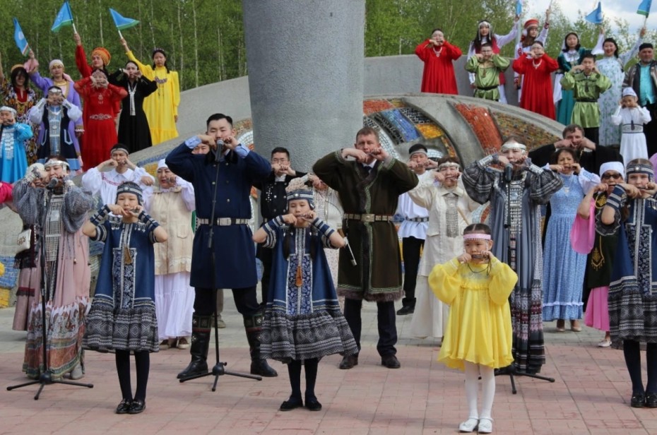 Якутяне организуют массовый флешмоб игры на хомусе, посвященный 100-летию республики