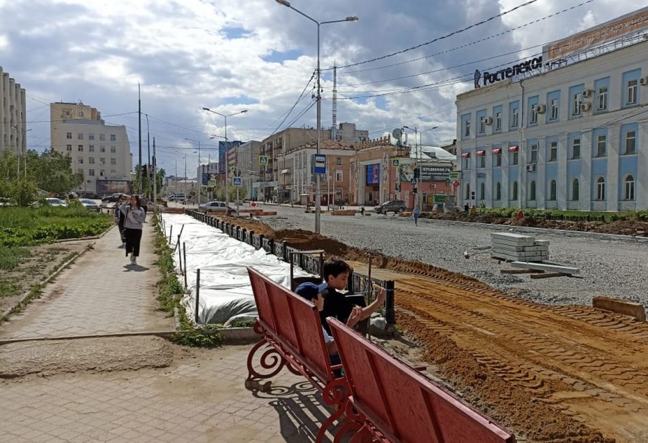 Участок с переувлажненным грунтом выявили на ремонтируемом проспекте Ленина в Якутске