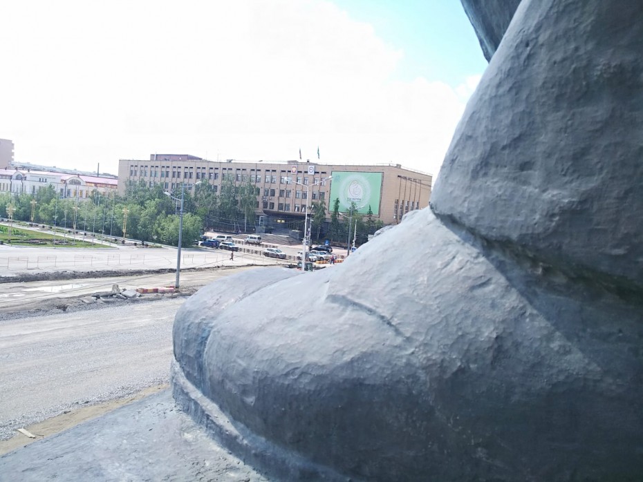Возможно, нужна корректировка: В Якутске начались работы по реставрации памятника Ленину