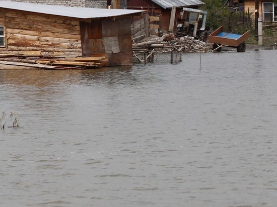 В городе Верхоянск затопило все улицы