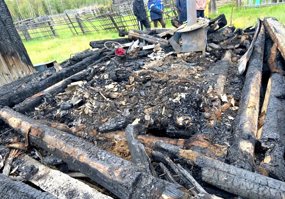 По факту гибели двух лиц при пожаре в Усть-Майском районе организована доследственная проверка