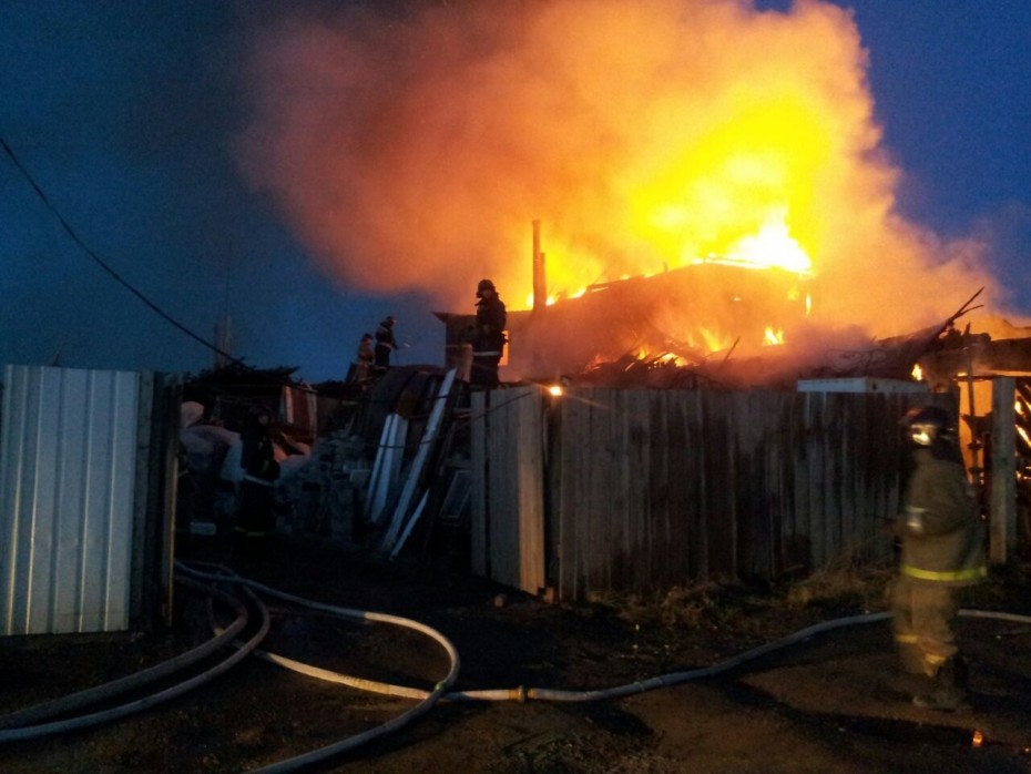 Жилой дом в Якутске и частная баня в селе Улахан-Куол пострадали от огня