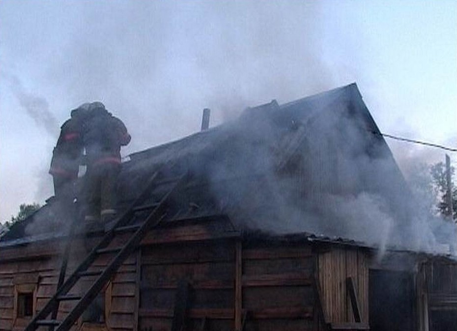 Пожарные спасли от огня частный дом в Якутске
