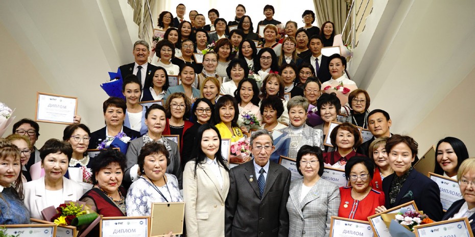 В Якутии прошла церемония награждения победителей республиканского конкурса для работников в сфере образования