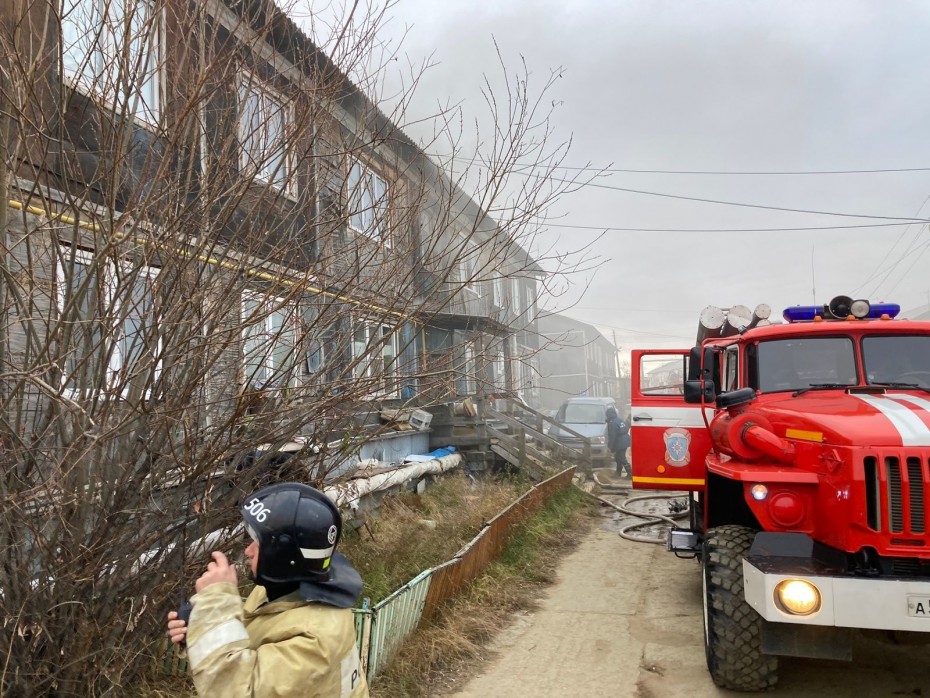 Мужчина и ребенок погибли при пожаре в микрорайоне Марха города Якутска