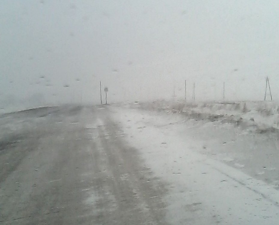 В связи со снегопадом и шквалистым ветром ограничен проезд  большегрузов на федеральной трассе «Лена»