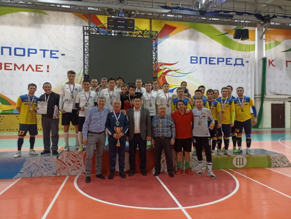 В Якутске наградили победителей и призеров Кубка главы Якутска по мини-футболу