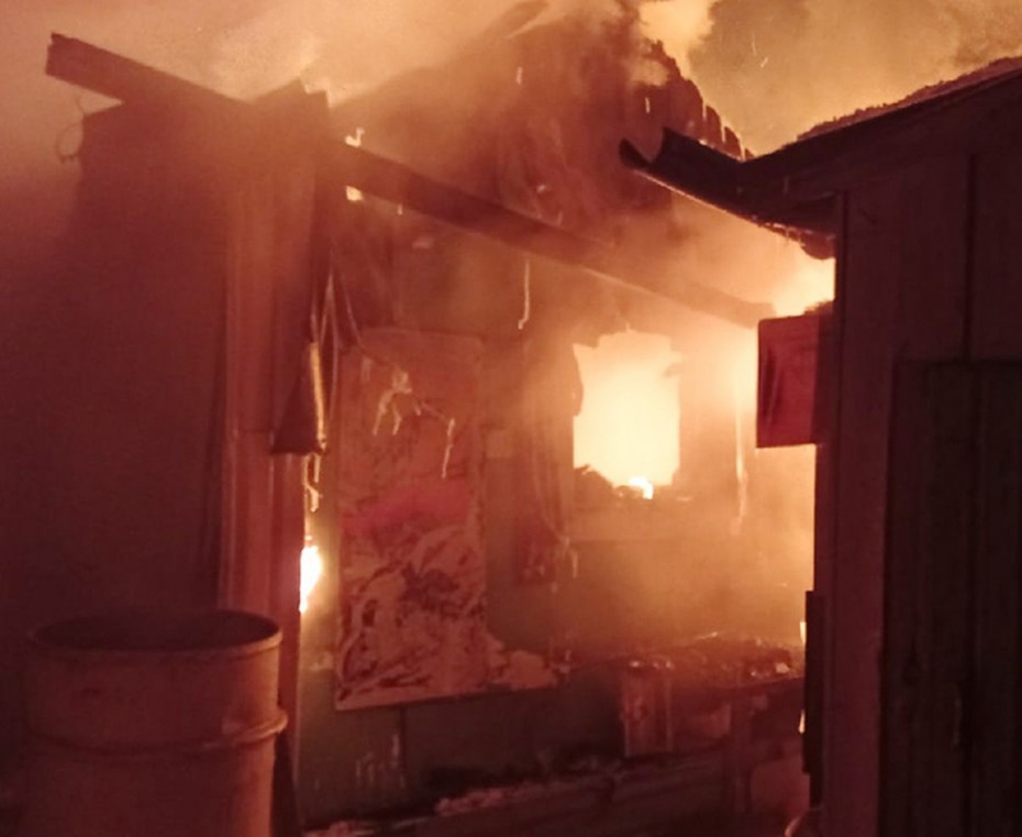 Частный дом в Нижнем-Бестяхе и вагончик в Усть-Нере пострадали от огня