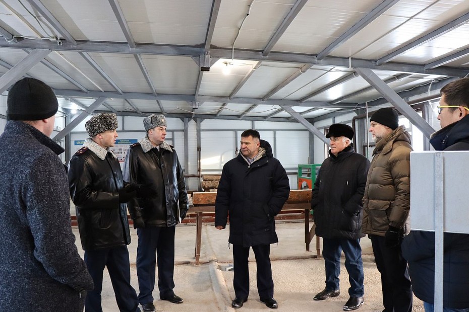 Членам правительства Якутии показали производственные возможности исправительной колонии № 6