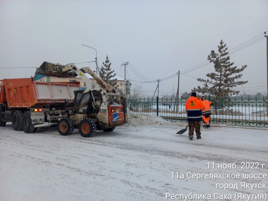 Около 13 тысяч кубометров снега убрали и вывезли за месяц с территории Якутска