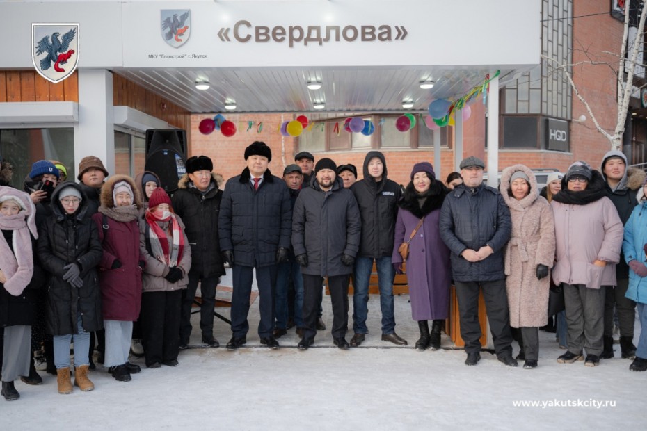 Новую теплую остановку «Ул. Свердлова» открыли в Строительном округе Якутска