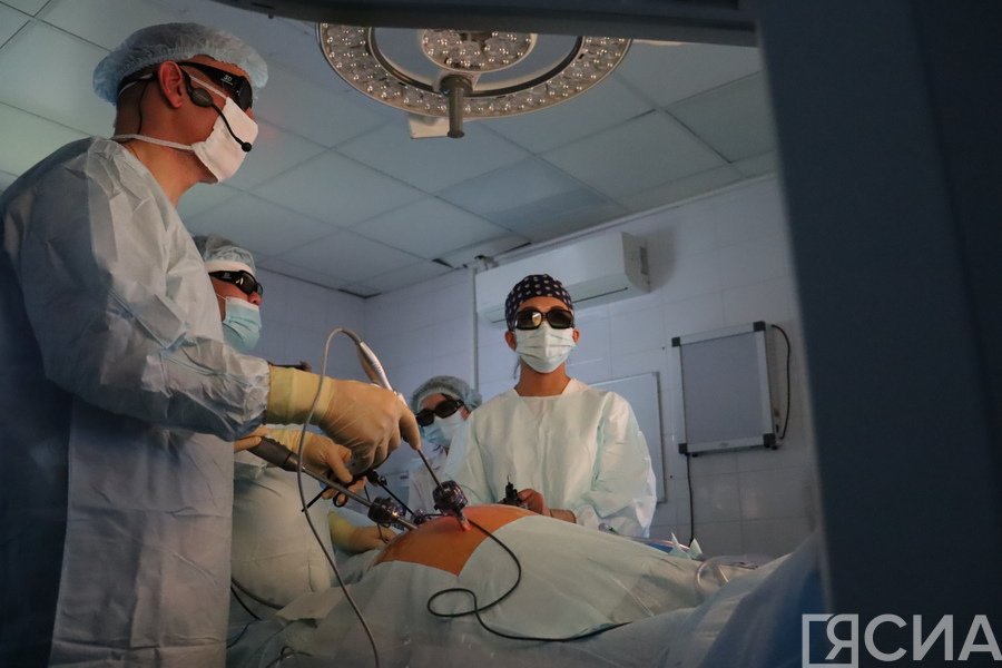 Хирурги мирового уровня провели показательные операции в Якутии