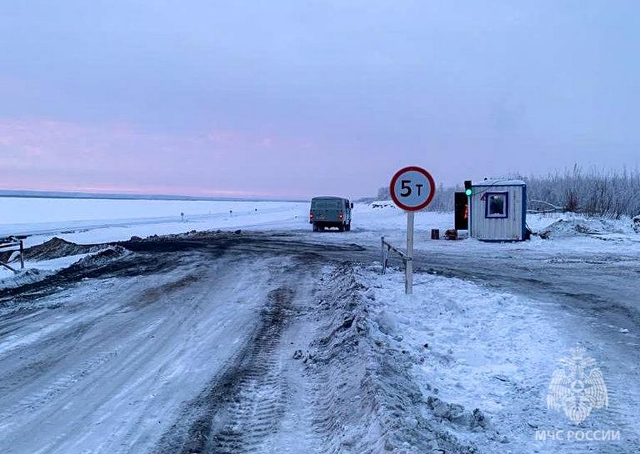 На территории Якутии функционируют 29 ледовых переправ