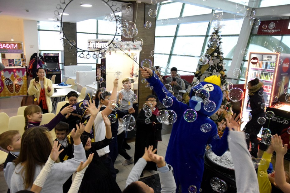 «Самое главное, что дети счастливы»: Предприниматели Якутска провели традиционный благотворительный праздник