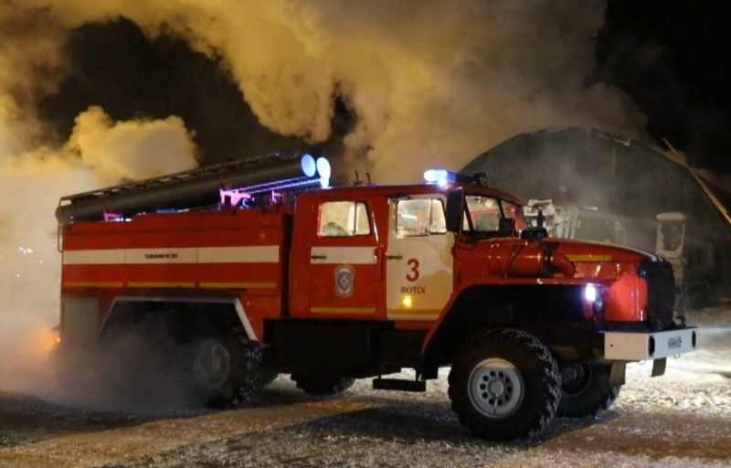 Первые пожары первого декабря: Возгорания произошли в гаражах Ленска и Якутска