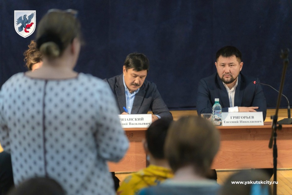 Евгений Григорьев провел встречу с семьями участников СВО в Строительном округе