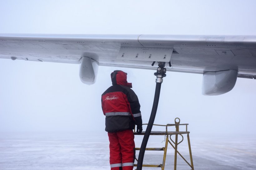 Рейсы из Якутска в Тикси и обратно отменены из-за отсутствия топлива надлежащего качества