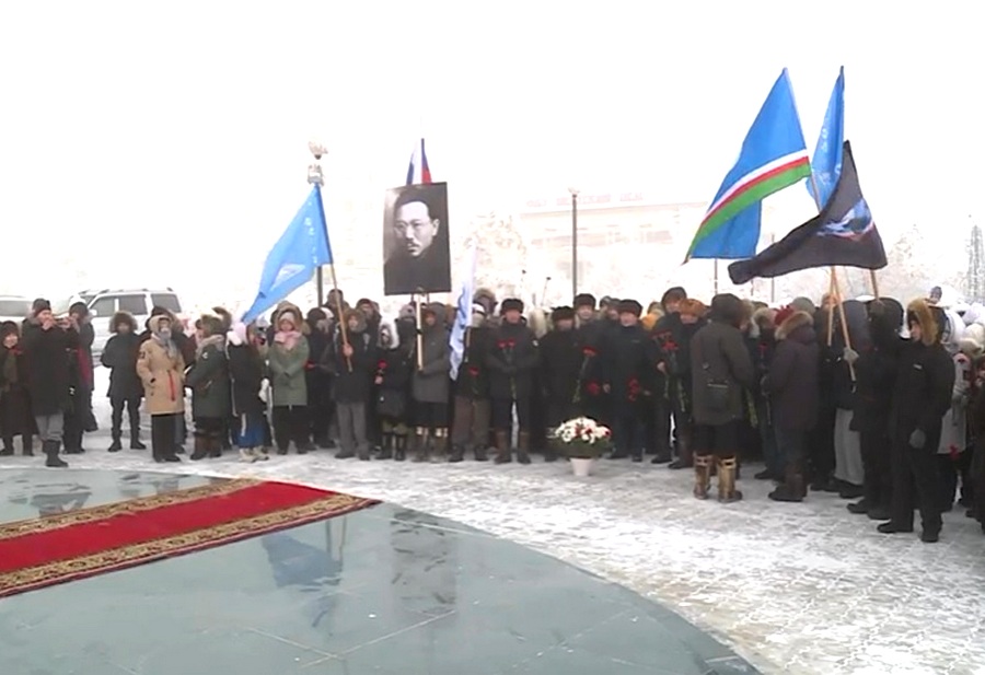 125-летие со дня рождения Исидора Барахова: В Якутске возложили цветы к его памятнику