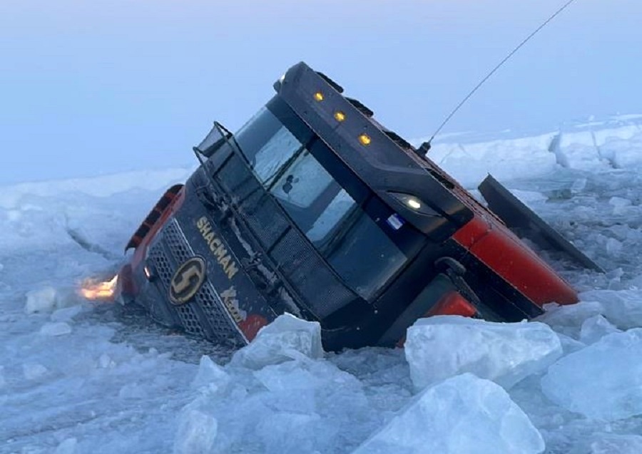 Высокий риск провала автотранспорта под лед наблюдается на переправе «Кангалассы – Соттинцы» через р. Лена