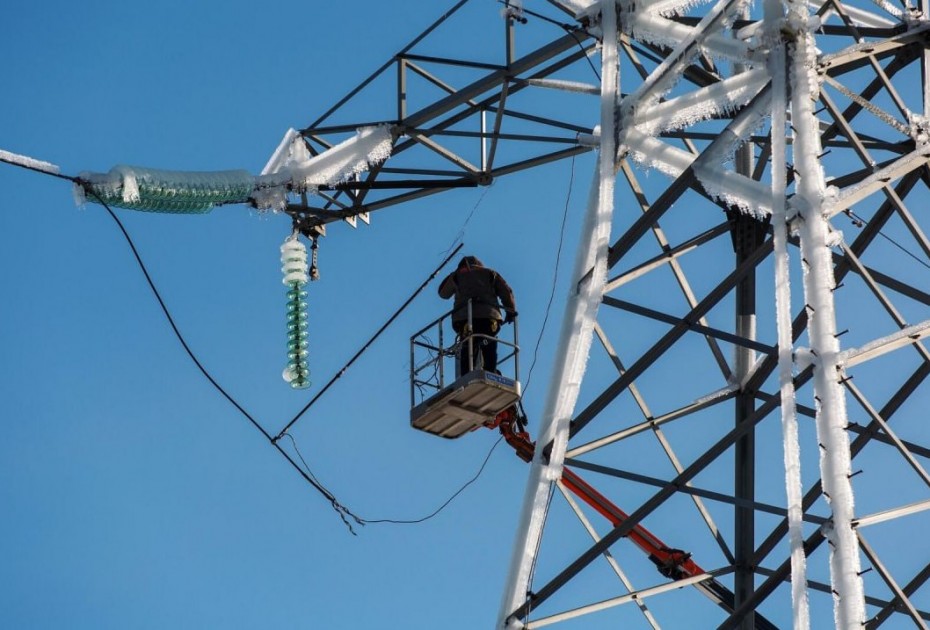 Энергетики отчитались о полном восстановлении электроснабжения в Заречной группе районов Якутии