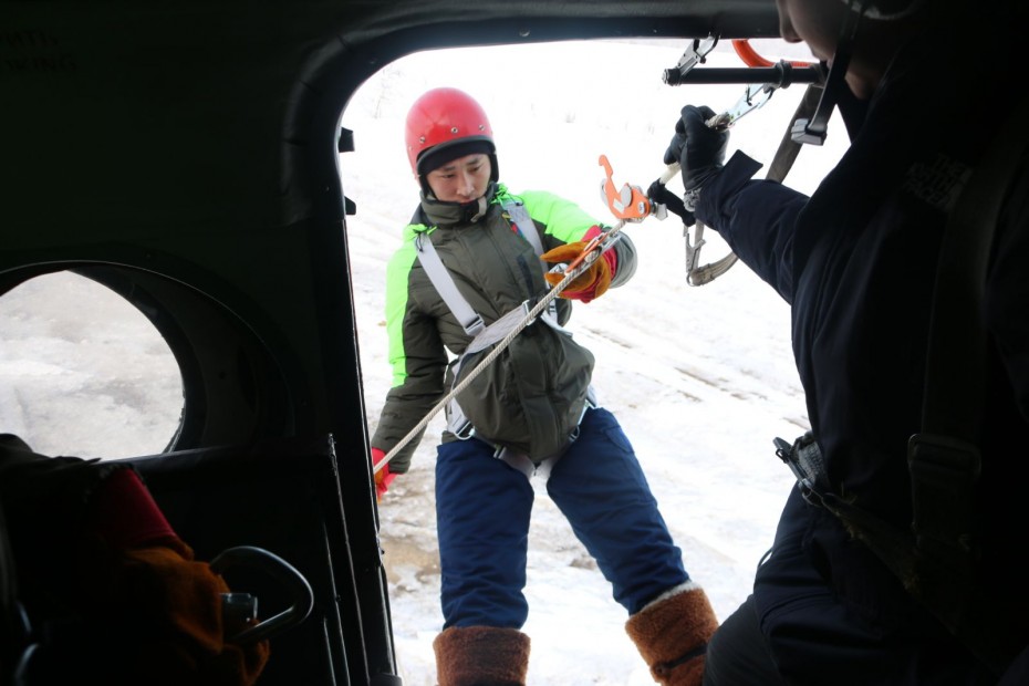 Подготовка ГБУ «Авиалесоохрана» к пожароопасному сезону: Учебные спуски с вертолета в мороз -30