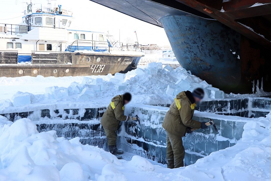 Осужденные привлечены к выморозке судов в Ленском бассейне
