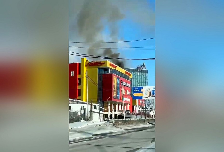 Пожарные потушили возгорание в торговом центре «Азия» в Якутске