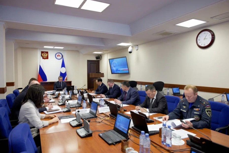 Рабочий визит Трутнева в Якутию: совещание о подготовке к паводку и лесным пожарам