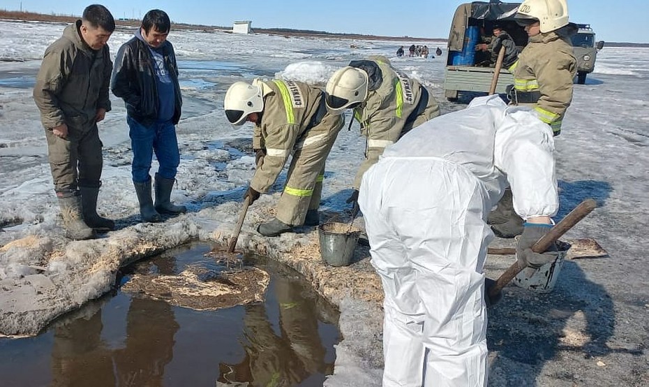 Разлив нефти ликвидирован на реке Анкудинка возле Среднеколымска