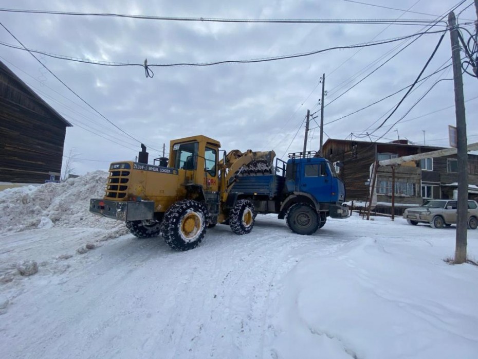 В помощь Якутску: Служба спасения расчистила от снега улицы в селе Табага