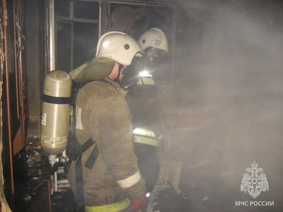 Неизвестный в Якутске поджег входную деверь квартиры – обошлось без жертв