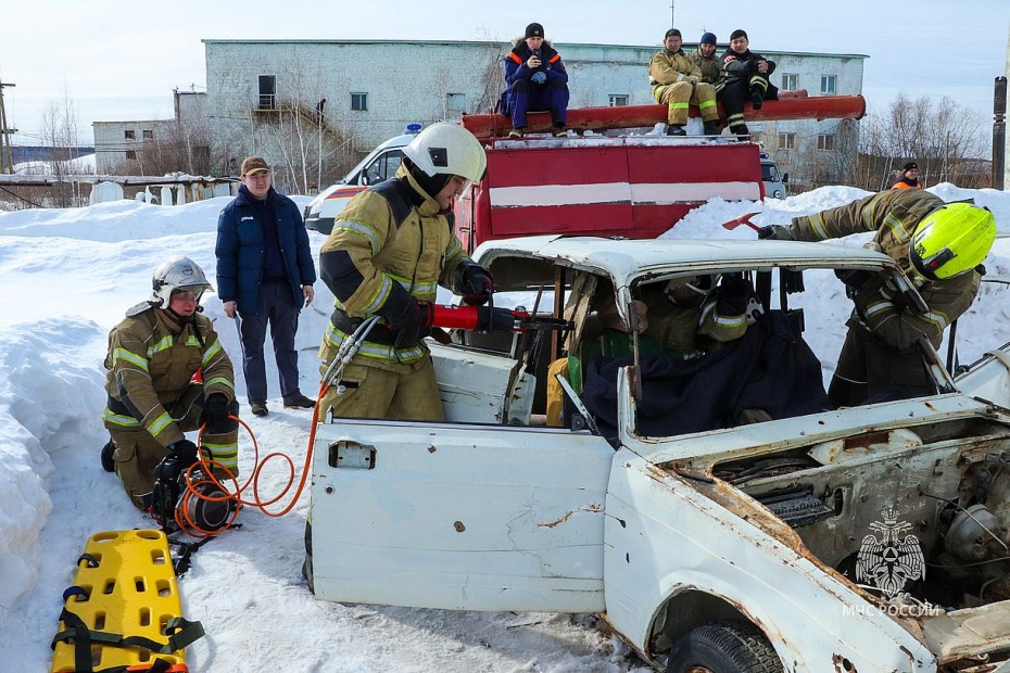 В Якутске прошли соревнования «Лучшая команда по проведению аварийно-спасательных работ при ДТП»
