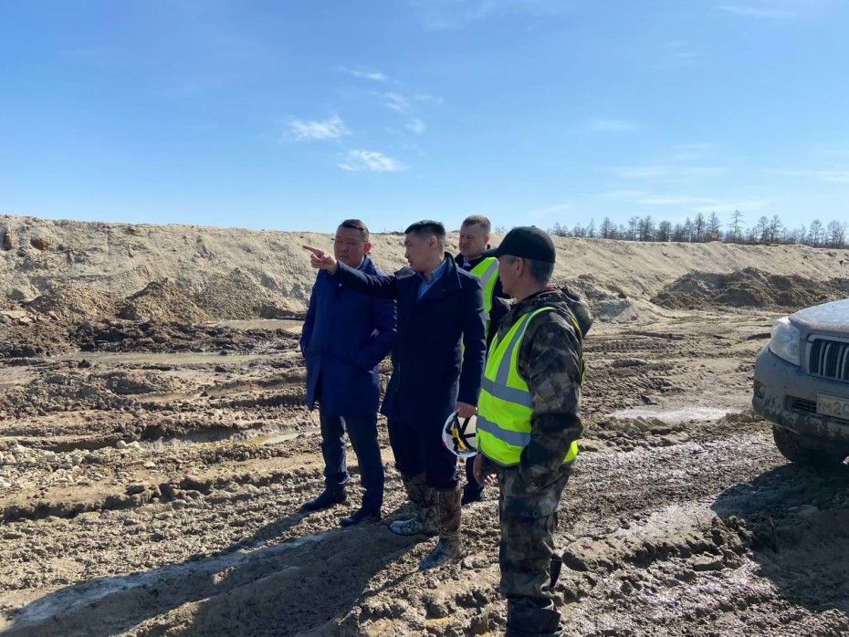 Ход строительства мусорного полигона в Якутске проверил министр ЖКХ и энергетики Якутии