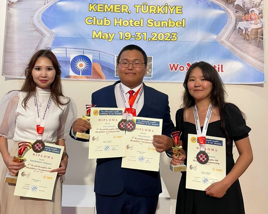 Якутянин Александр Ефимов стал чемпионом мира по шашкам